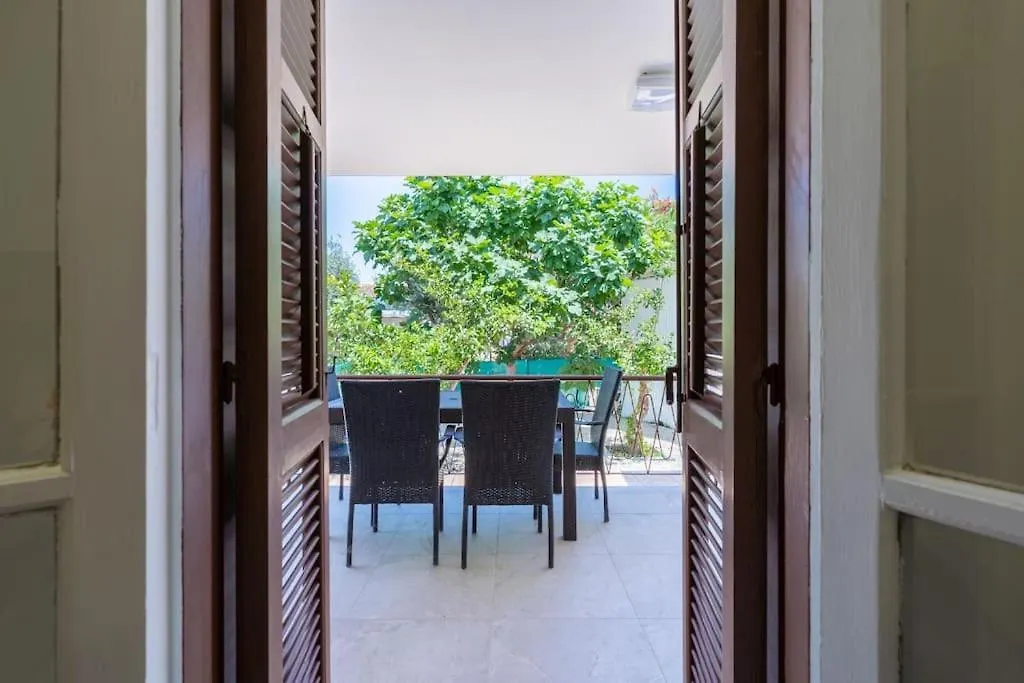 Verdant 1-Bedroom Apartment In Larnaca