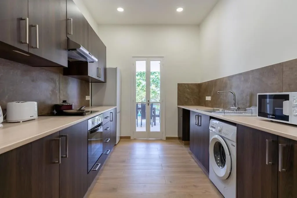 Verdant 1-Bedroom Apartment In Larnaca 0*,