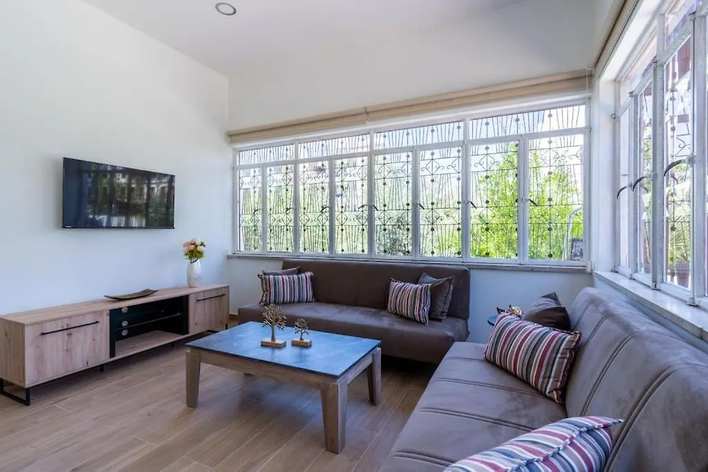 Verdant 1-Bedroom Apartment In Larnaca